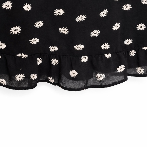 Abercrombie & Fitch Black Floral Daisy Smocked Dress - Picture 4 of 6